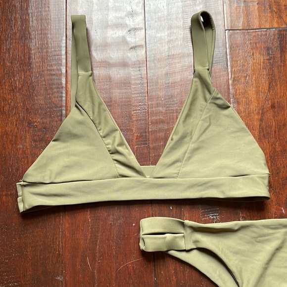 Bikini - Picture 3 of 4